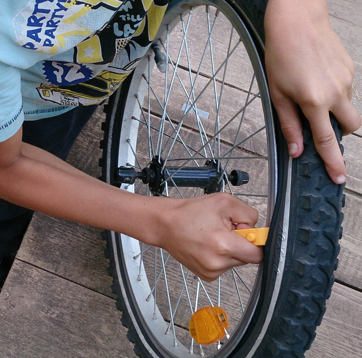 Инструменты для замены покрышки велосипеда